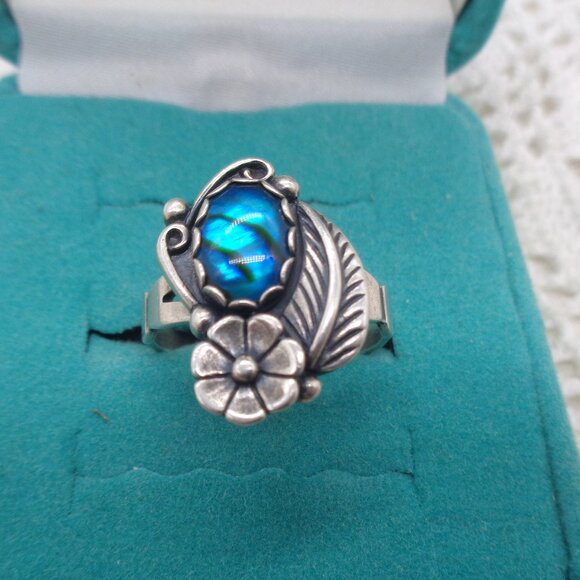 Vintage Jewelry - Vintage Blue PAUA SHELL Sterling Silver RING Leaf & Flower SZ. 7.5
